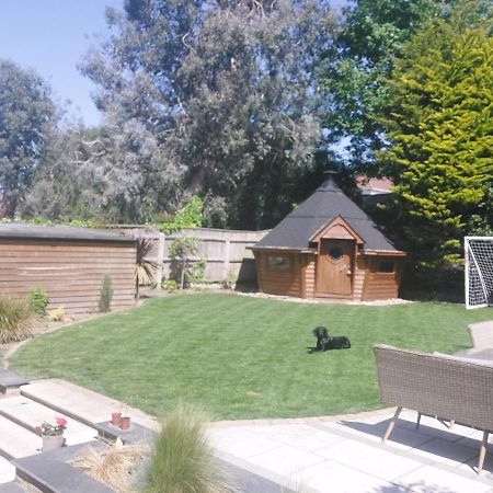 Beach House, With Bbq Lodge And Hot Tub! Bournemouth Ngoại thất bức ảnh