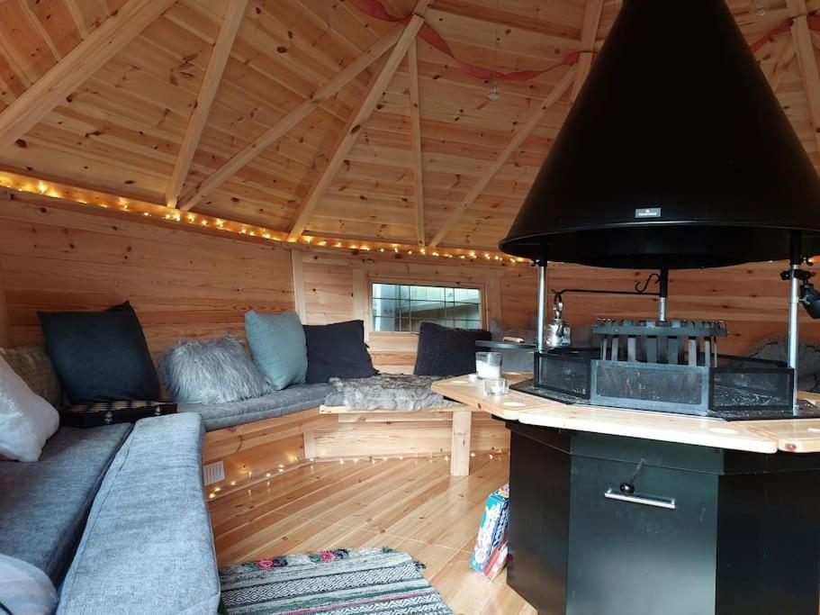 Beach House, With Bbq Lodge And Hot Tub! Bournemouth Ngoại thất bức ảnh