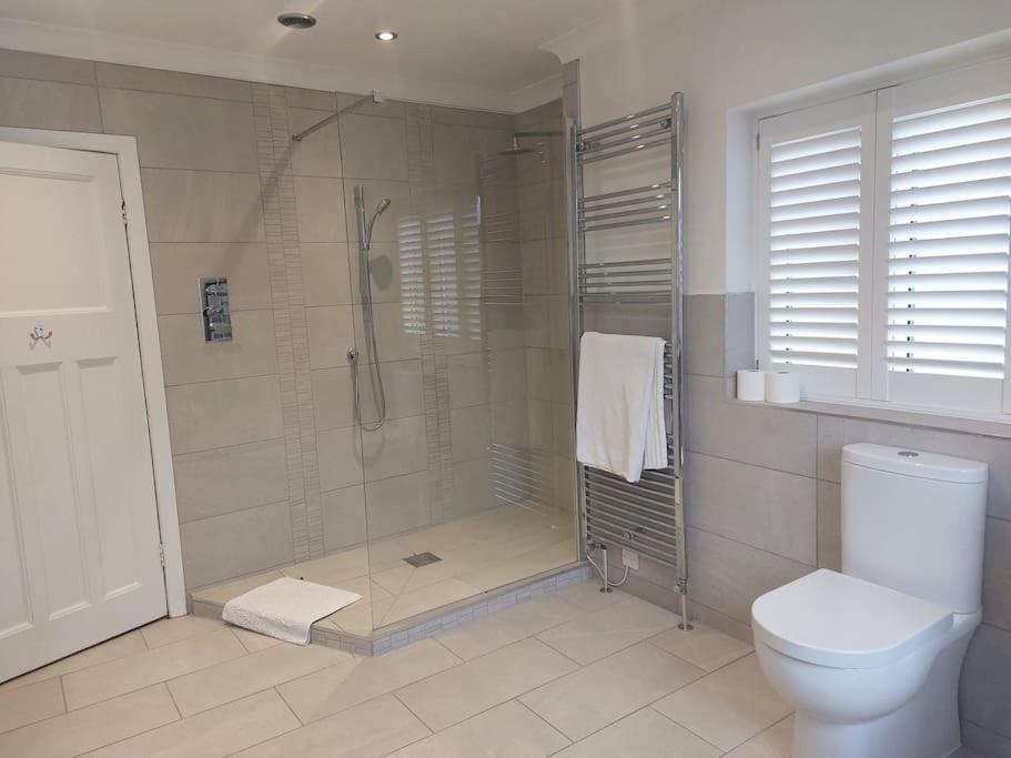 Beach House, With Bbq Lodge And Hot Tub! Bournemouth Ngoại thất bức ảnh