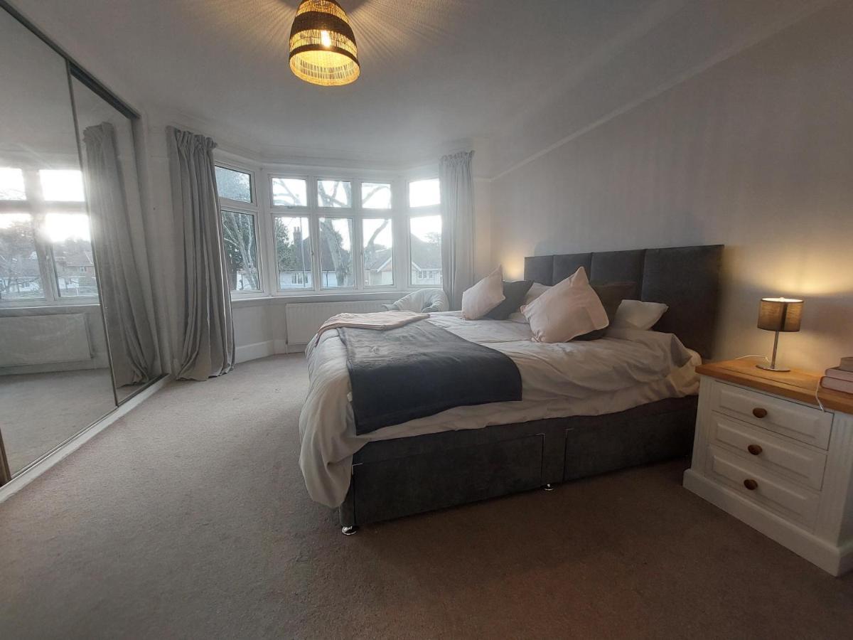 Beach House, With Bbq Lodge And Hot Tub! Bournemouth Ngoại thất bức ảnh