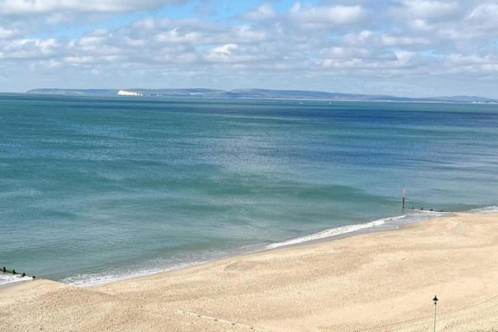 Beach House, With Bbq Lodge And Hot Tub! Bournemouth Ngoại thất bức ảnh