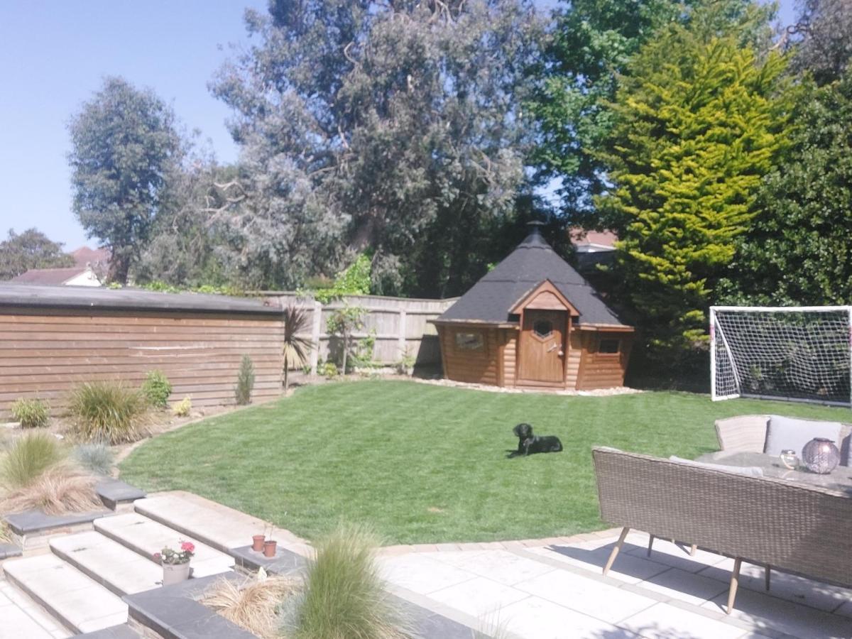 Beach House, With Bbq Lodge And Hot Tub! Bournemouth Ngoại thất bức ảnh